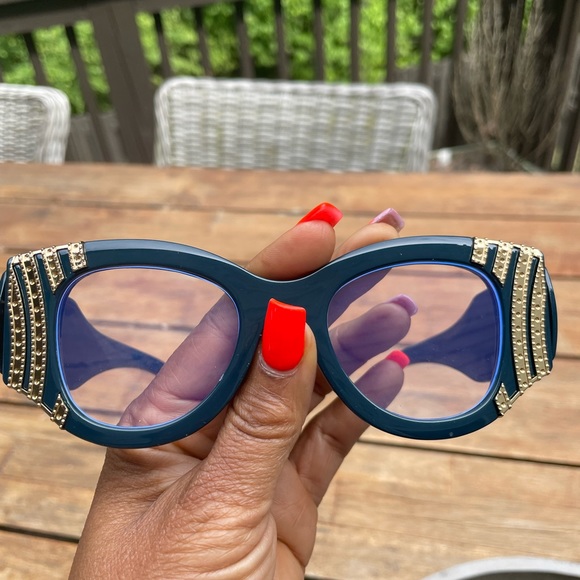 Luxury Fashion Frames - Picture 3 of 5